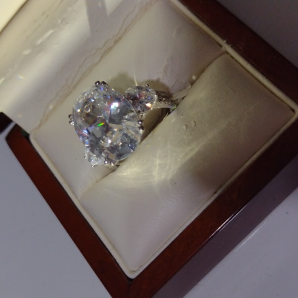 Leave Your Diamonds in the Vault Box and Dazzle th - Picture 6 of 14
